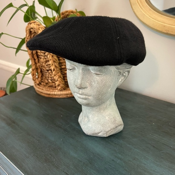 Cremieux black hat newsboys 
23” circumference - Picture 1 of 5